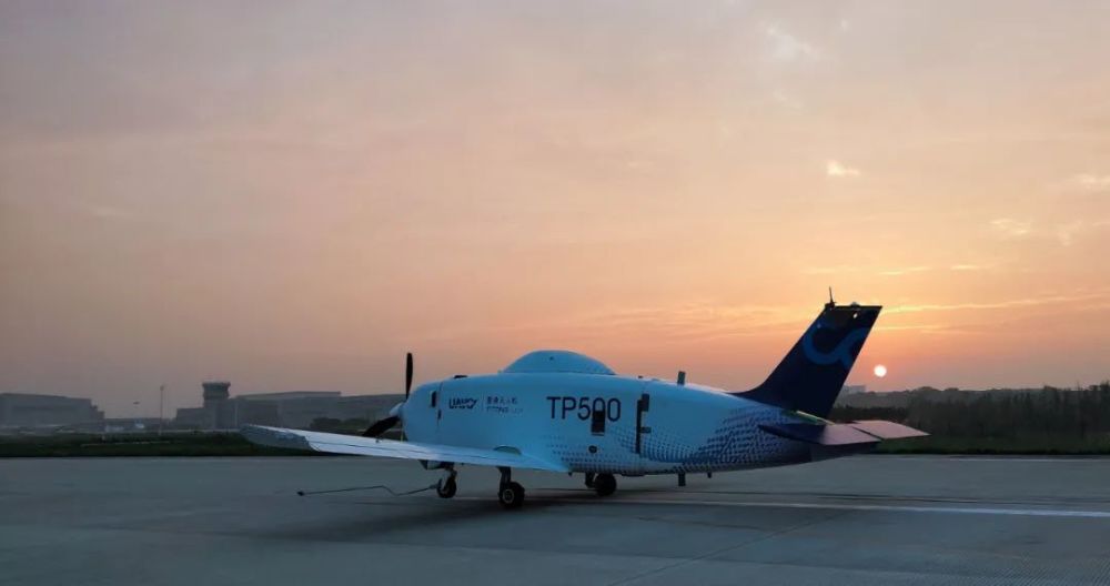 国产首款正向设计货运无人机TP500首飞成功